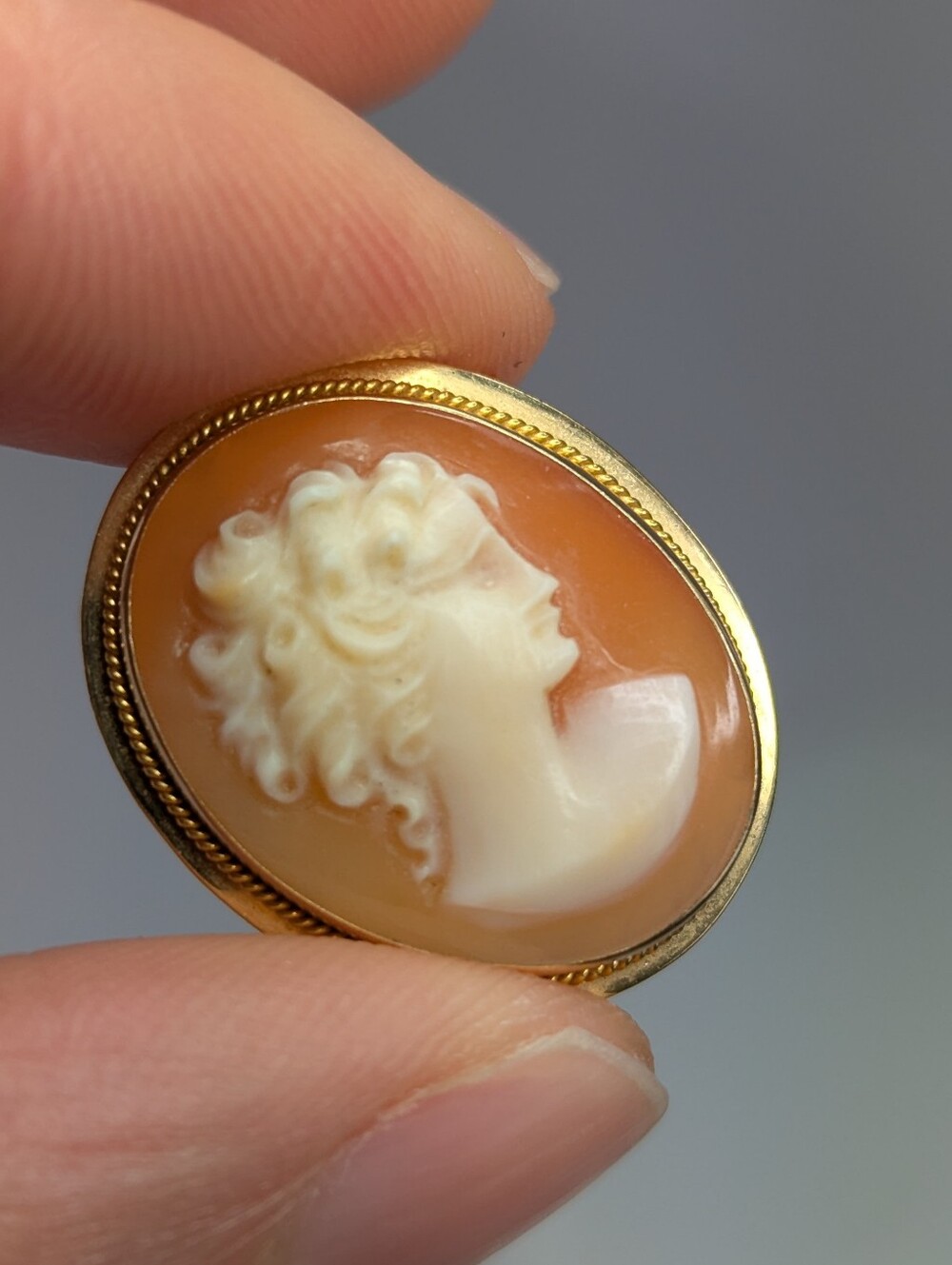 18 K Solid Gold Italian Cameo Pendant / Brooch